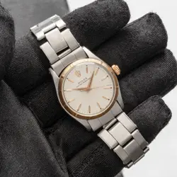 VINTAGE WATCH ON