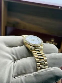 Rolex Midsize Datejust 31mm 18KY Gold White Roman Dial Fluted President 68278