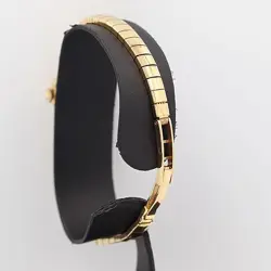 DIAL HAND-WINDING WATCH