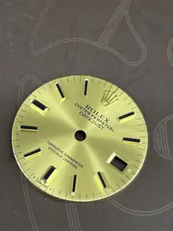 DIAL. CHAMPAGNE BLACK
