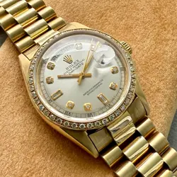 AND DIAMOND BEZEL
