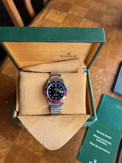 ROLEX GMT MASTER II 16710 NO HOLES CASE 2005 D SERIAL