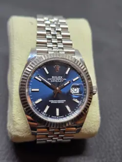 ROLEX DATEJUST 41MM BLUE DIAL GOLD BEZEL DATE WATCH REF. 126334