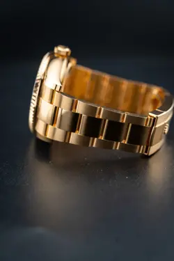 GOLD –