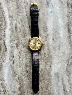 ROLEX DATEJUST 1601 18KT SOLID GOLD WATCH CROCODILE STRAP CHAMPAGNE STICK DIAL