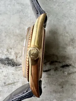 ROLEX DATEJUST 1601 18KT SOLID GOLD WATCH CROCODILE STRAP CHAMPAGNE STICK DIAL