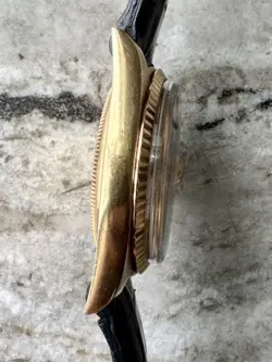 ROLEX DATEJUST 1601 18KT SOLID GOLD WATCH CROCODILE STRAP CHAMPAGNE STICK DIAL