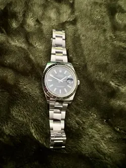 WITH FLUTED BEZEL