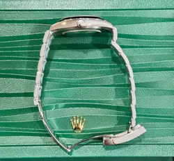 UNWORN COMPLETE