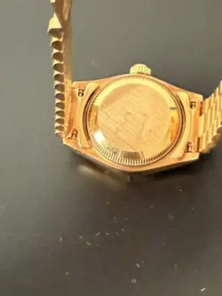 GOLD WOMEN’S WATCH