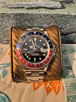 ROLEX GMT MASTER II 16710 PEPSI SWISS ONLY DIAL - 1999 U SERIAL