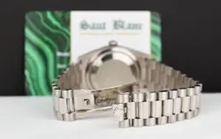 BAGUETTE DIAMOND BEZEL