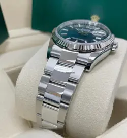 Wavy blue date just rolex, worn twice, with receipt and papers