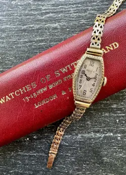 WRISTWATCH WITH 9K