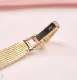 GOLD MANUAL WATCH