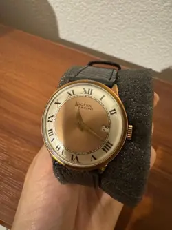 HAND-WOUND DIAL