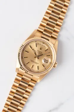 DIAL STUNNING VINTAGE