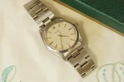 UNCOMMON DIAL
