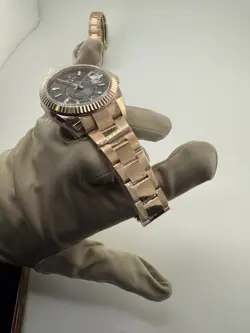 WITH PINK BEZEL