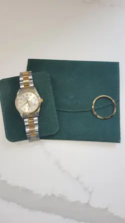 ROLEX DATE WATCH IN EXCELLENT CONDITION WITH EXTRA GOLD BEZEL AND TRAVEL CASE!