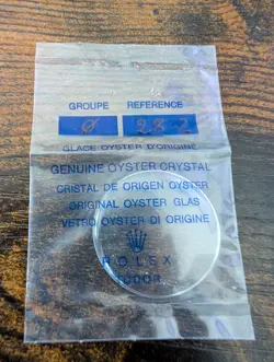 ROLEX TUDOR - NOS ORIGINAL OYSTER PLASTIC CRYSTAL NO CYCLOPS WINDOW - PART 28.2
