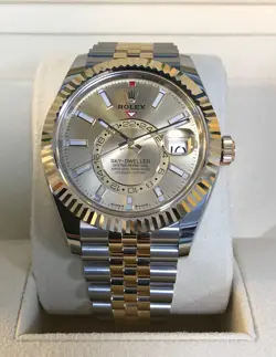 NEW 2025 ROLEX SKY DWELLER GMT AUTOMATIC CHRONOMETER CHAMPAGNE DIAL MEN'S WATCH