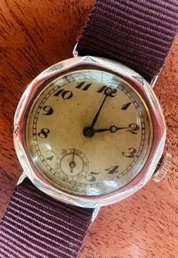 ROLEX 9K GOLD OFFICERS WATCH FROM 1925.  32MM CASE.