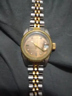 ROLEX DATEJUST NOT WORKING FOR PARTS , SOMETHING IS WRONG WITH THE DIAL ON IT