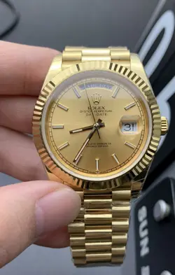 ROLEX DAY-DATE 40MM CHAMPAGNE ROMAN DIAL YELLOW GOLD 2023 MODEL 228238 1:1