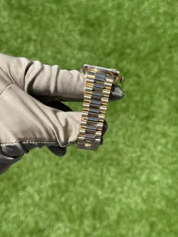 1990 Rolex Day-Date President 18K Yellow Gold 36mm Champagne Stick Dial 18238