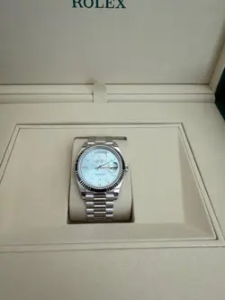 ICE-BLUE DIAMOND DIAL