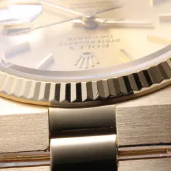 QUARTZ DAY-DATE 19018