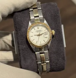 • WHITE DIAL