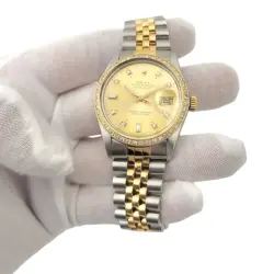 WATCH WITH DIAMOND