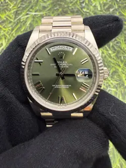 ROLEX DAY-DATE 40 18K WHITE GOLD OLIVE DIAL COMPLETE SET