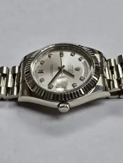 LUXURY WATCH.