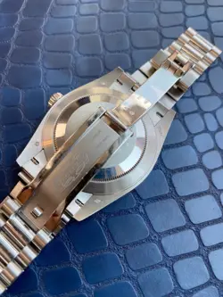 WATCH 228206