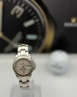 • SILVER DIAL