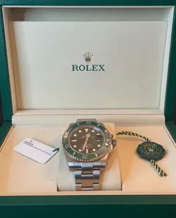 • ROLEX SUBMARINER