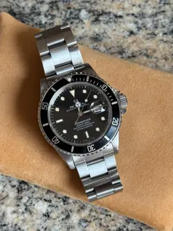 BLACK BEZEL WITH