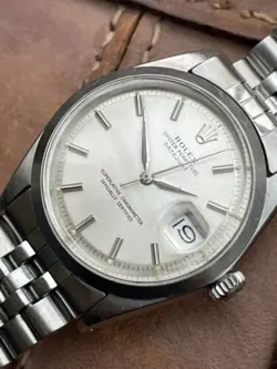 HANDS SMOOTH BEZEL.