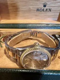 ROLEX DATE STEEL YELLOW GOLD SILVER DIAL MENS WATCH 15223 34 MM