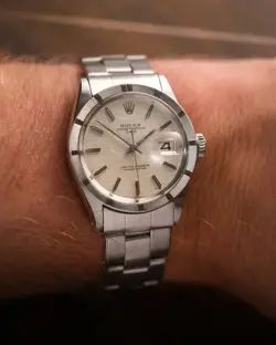 ROLEX OYSTER PERPETUAL DATE REF. 1501 - SILVER SHANTUNG DIAL