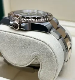 126711CHNR UNWORN