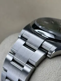 ROLEX OYSTER PERPETUAL 126000 SILVER OYSTER BRACELET WITH SILVER BEZEL