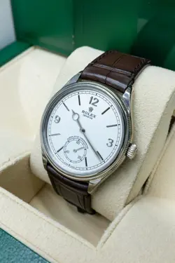 WHITE GOLD UNWORN