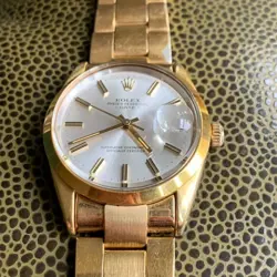 GOLD SHELL WRISTWATCH