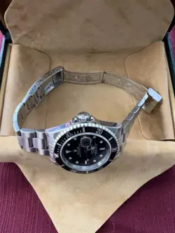 Rolex Submariner R11610A w/calendar black dial boxes certificate, all booklets.