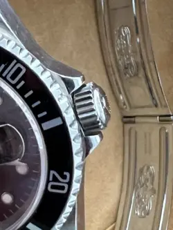 Rolex Submariner R11610A w/calendar black dial boxes certificate, all booklets.