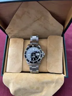 Rolex Submariner R11610A w/calendar black dial boxes certificate, all booklets.